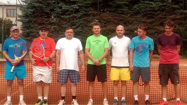 TENISOVÝ TURNAJ NA ŠUMAVĚ. Tenisový oddíl SK Šumava Domažlice pořádal tenisový turnaj jednotlivců, jehož výsledky se započítávají do seriálu Dotiko Tenis Tour. 