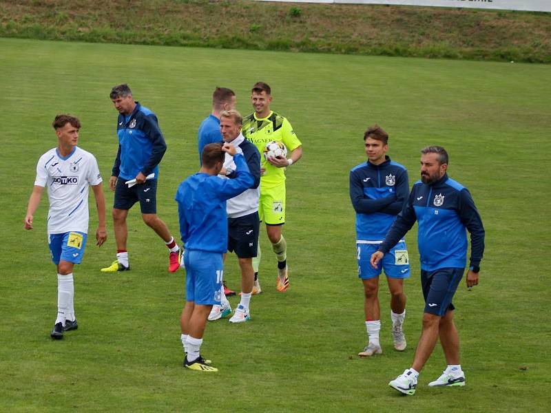 3. kolo FORTUNA ČFL A: Dynamo České Budějovice B - TJ Jiskra Domažlice (hráči v bílých dresech) 0:1 (0:1).