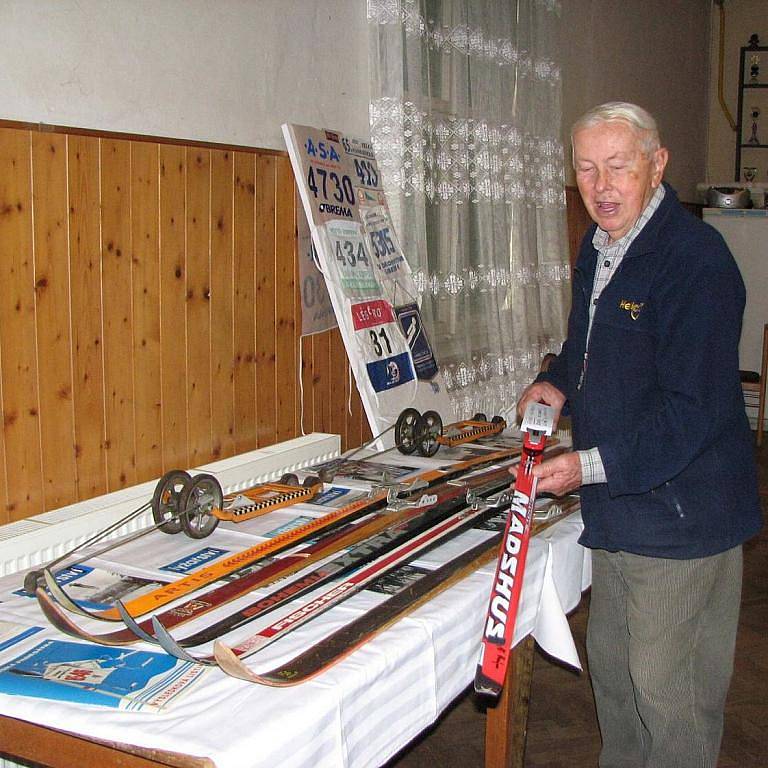 Josef Mikoláš nám ukázal lyži, na které jel Plzeňan Razím při letošním mistrovství světa v Liberci.