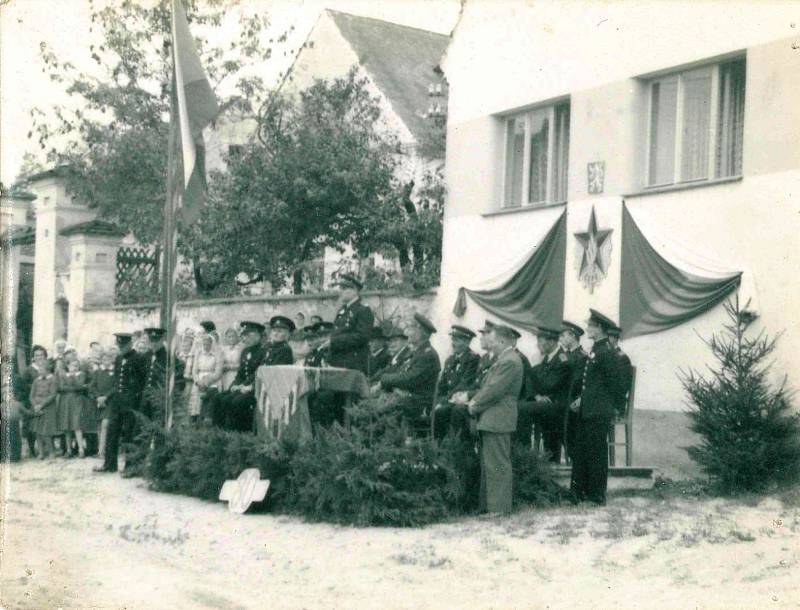 Archiv SDH v Újezdu skýtá desítky historických fotografií. Zachycují výročí, slavnosti i soutěže.