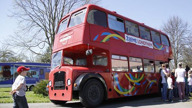 Olympijský doubledecker v H. Týně.