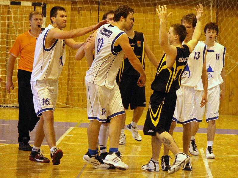 Čtvrtý zápas finále play – off II. ligy mužů mezi basketbalisty Jiskry Domažlice a Renocar Podolí Brno. 