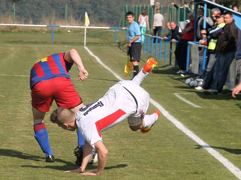 Šlágr 19. kola krajského přeboru mezi fotbalisty Slavoj Koloveč a SK Klatovy.