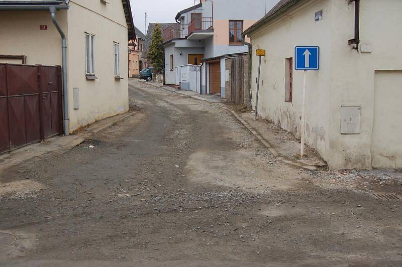 Stavební práce na akci Čistá Berounka - Klášterského ulice.