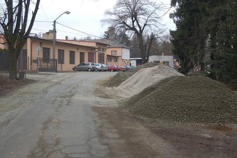 Stavební práce na akci Čistá Berounka - Sadová ulice.