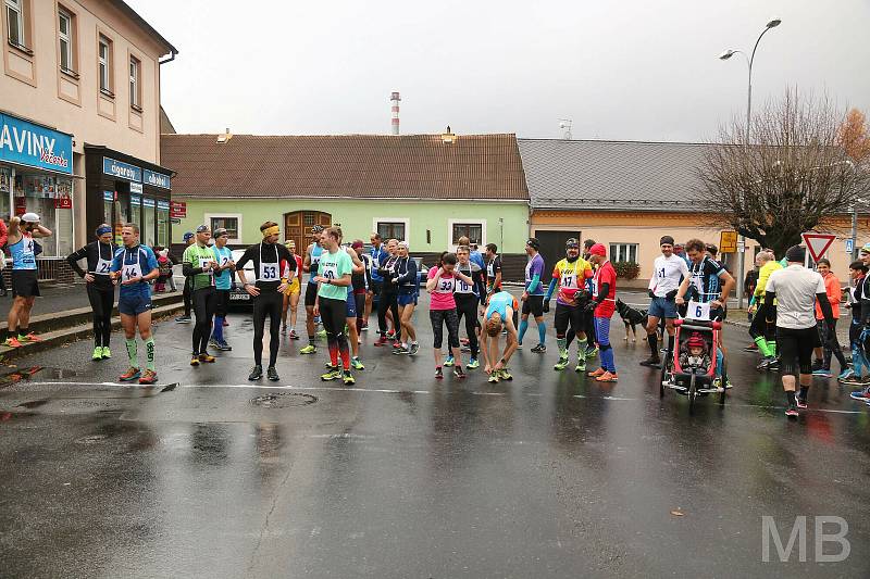 Více než 60 závodníků vyběhlo ze Kdyně na horskou chatu Koráb vzdálenou 6,3 kilometru  s převýšením 365 metrů. Běh se uskutečnil po dvou letech.