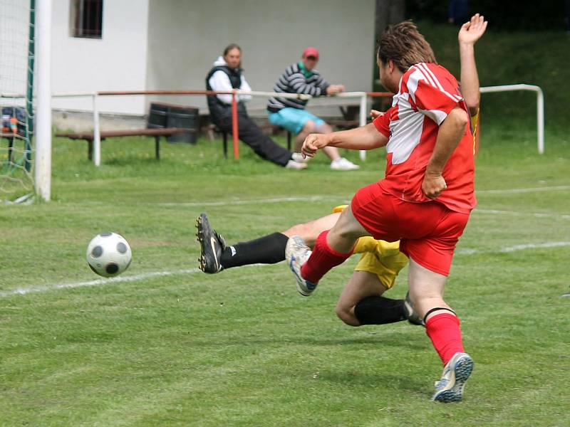 Z utkání fotbalistů Sokol Osvračín A a Sokol Kout. 