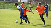 Jedenáctigólová demolice Chodova B (oranžové fresy) v Mrákově s místní rezervou (modré dresy).