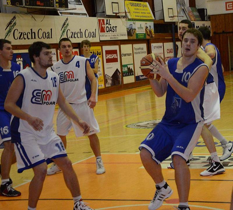 Z utkání basketbalistů Jiskry Domažlice ve Strakonicích.