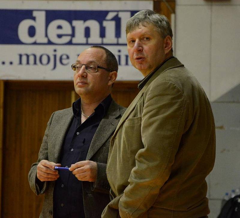 Z utkání basketbalistů Jiskry Domažlice ve Strakonicích.