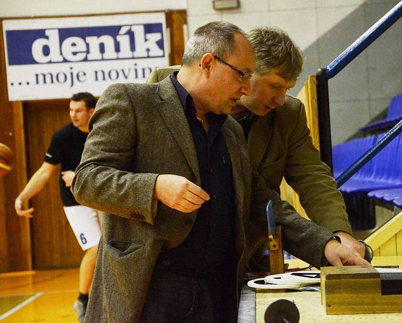 Z utkání basketbalistů Jiskry Domažlice ve Strakonicích.