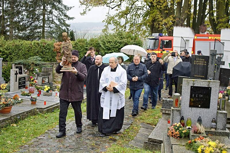 Obě sošky se sešly v loučimském kostele po 600 letech.