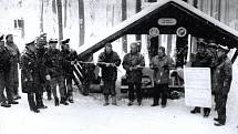 Starosta Furth im Wald Reinhold Macho, místostarosta Domažlic František Budka, zástupce starosty České Kubice Jiří Balcar a zástupce vedoucího hlavního celního úřadu ve Weidenu stříhali 1. března 1996 na Ovčím vrchu / Hochstraße zelenou stuhu.