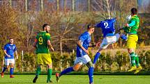 Fotbalisté TJ START Tlumačov (na snímku fotbalisté v zelených dresech).