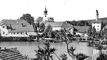 Další pohled je pořízen z cesty směrem na Pilu. Foto: archiv Z. Sládkové