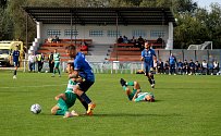 Fotbalisté TJ Jiskra Domažlice (na archivním snímku hráči v modrých dresech) hrají s druholigovým Táborskem.