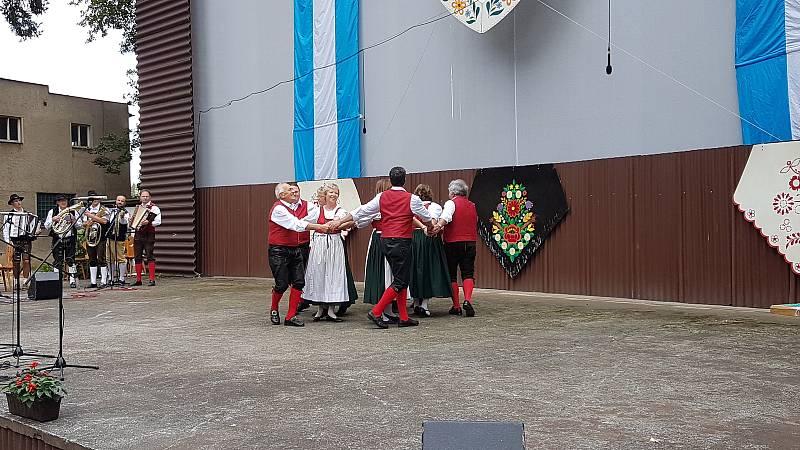 Ze závěrečného programu Chodských slavností Chodské legendy, který se konal v letním kině.