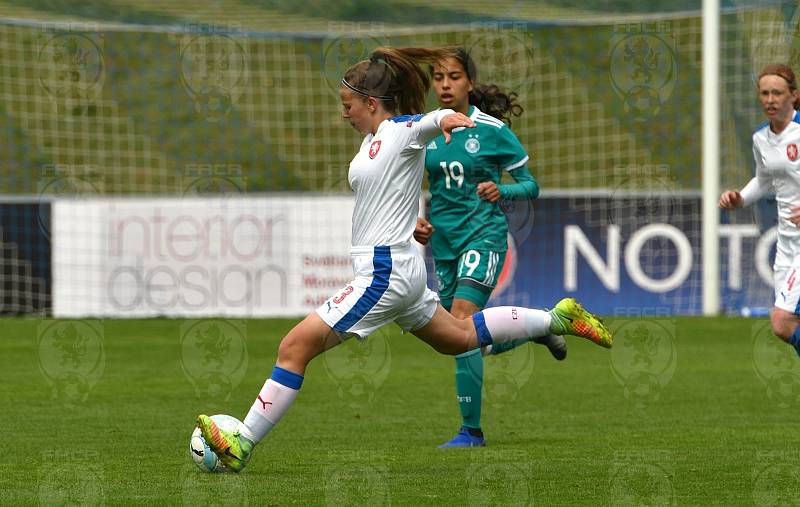 Česká fotbalová reprezentace žen U15 podlehla v Domažlicích Němkám.