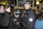 Policejní kontrola barů v Domažlicích.