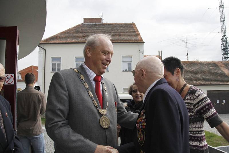 Návštěva belgických veteránů na radnici v Holýšově.