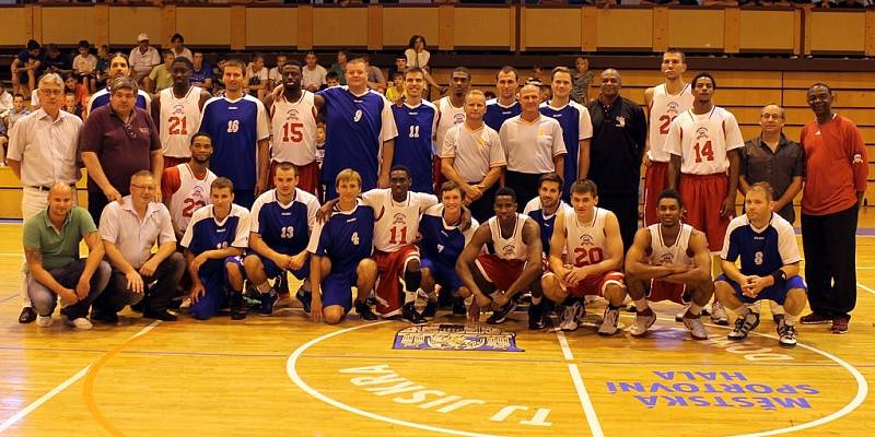 Z přátelského utkání basketbalistů Jiskry Domažlice a výběru amerických univerzit.