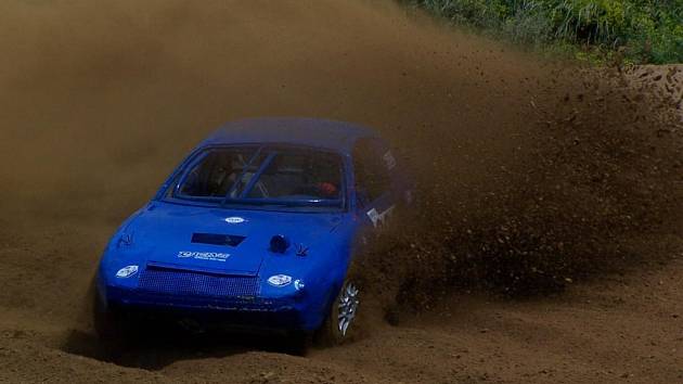 Domažlická rallyekrosová trať důkladně prověří všechny jezdce. Foto: Jan Pek