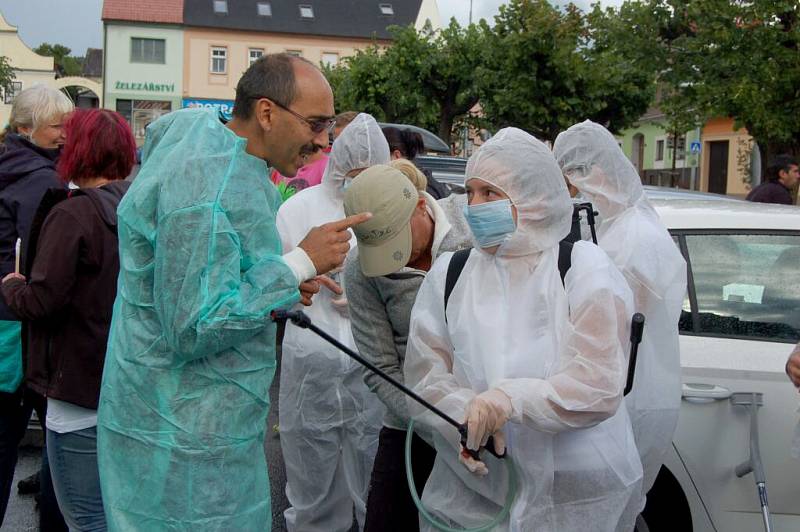 DOBRODRUHY, kteří se ve starých Felicicíh vydali až k hranicím Číny, vítaly při jejich návratu na kdyňské náměstí desítky lidí.