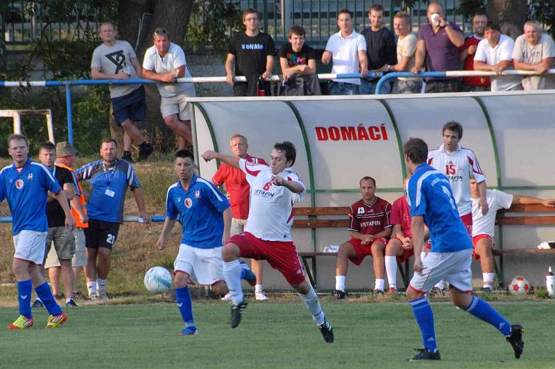 Z utkání fotbalistů FK Holýšov A s SK Slavia Vejprnice.