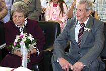 Anna a Jan Zmijovi ze Starého Klíčova si svatbu zopakovali přesně na den po 50 letech.
