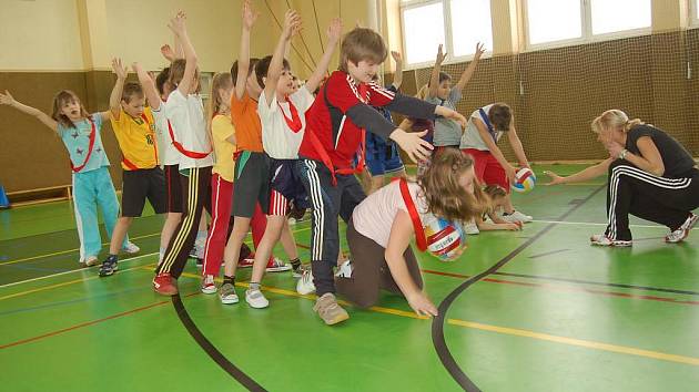 Společné sportovní hry školáků z Domažlic a Furthu im Wald.