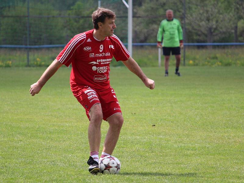 Fotbal ve Staňkově slavil 90. let existence. V rámci oslav se tamní stará garda utkala s Amforou.