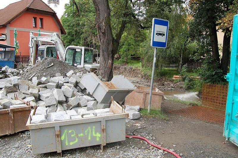 Havlíčkova ulice v Domažlicích - stavební práce, červenec 2011.