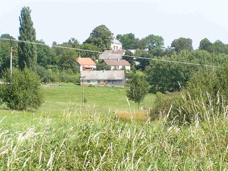 Hora sv. Václava se rok od roku mění. K lepšímu. Jedna z nejmenších obcí okresu je už například protkána hustou sítí stezek.