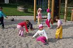 Děti z Mateřské školy v Milavčích mají nové hřiště.