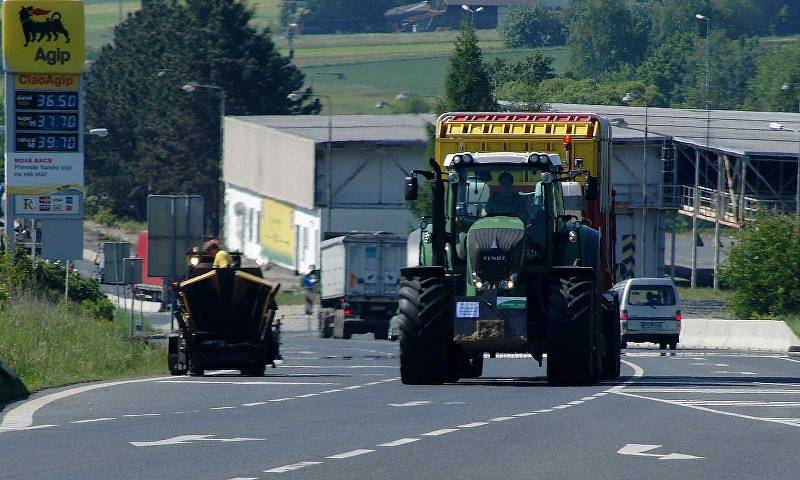 Sledovali jsme v regionu silnice a protestní jízdu zemědělců.