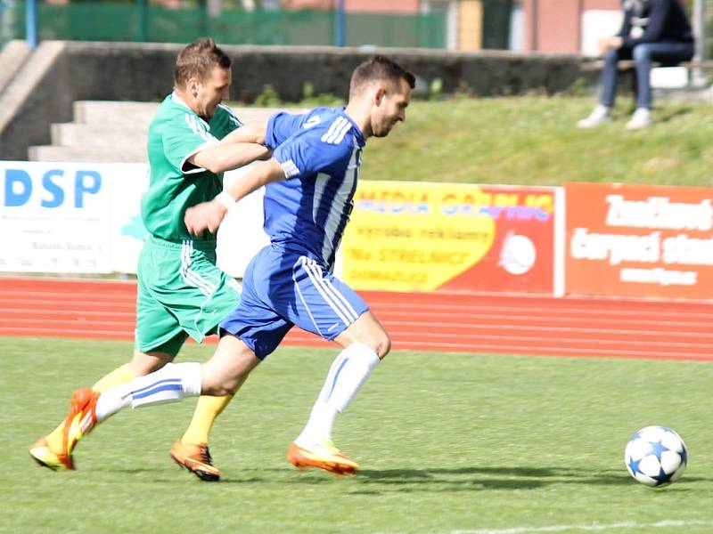 Z utkání třetiligové Jiskry Domažlice s 1. FC Karlovy Vary.