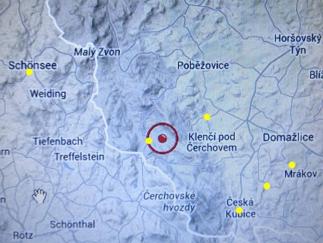 Zemětřesení na Domažlicku. Žluté body označují místa, odkud již lidé zemětřesení hlásili.