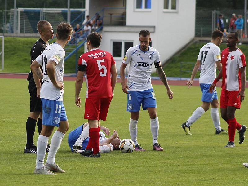 6. kolo FORTUNA ČFL A: TJ Jiskra Domažlice (na snímku fotbalisté v bílých dresech) - FC Slavia Karlovy Vary 2:2 (2:1).