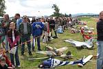 Model air show Drápalík. Bylo pořád na co koukat.