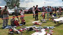 Model air show Drápalík. 