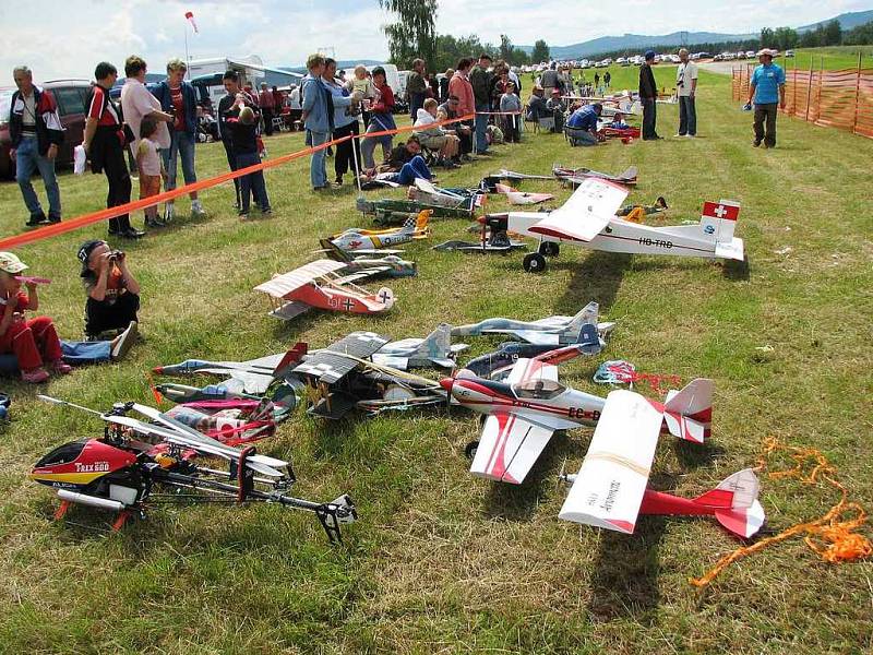 Model air show Drápalík. 