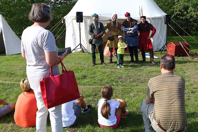 Litická hradní slavnost – sousedské setkání na místě bývalého hradu.