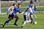 13. kolo FORTUNA ČFL, skupina A: FK Motorlet Praha (modří) - TJ Jiskra Domažlice (hráči v bílých dresech) 1:1 (1:1).