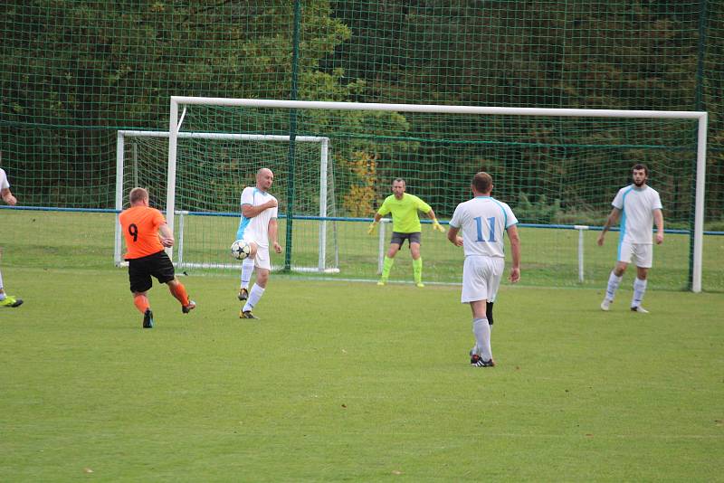 FK Staňkov C (v oranžovém) - Sokol Babylon (v bílém) 2:0 (1:0).