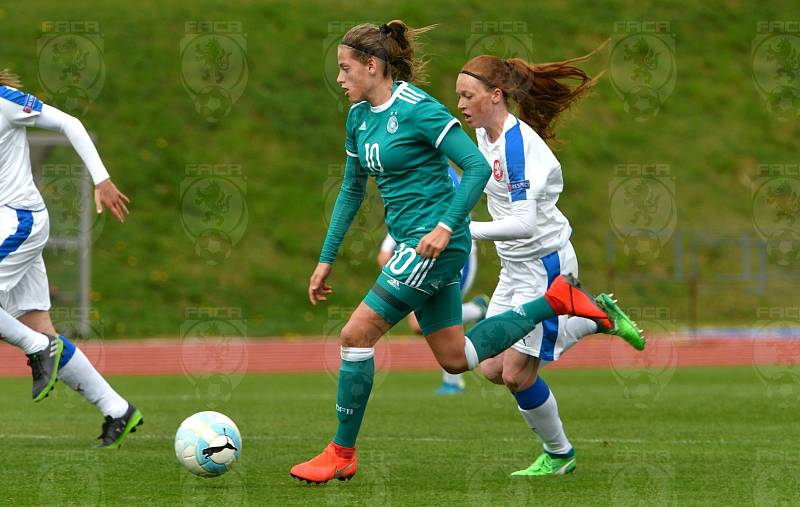 Česká fotbalová reprezentace žen U15 podlehla v Domažlicích Němkám.