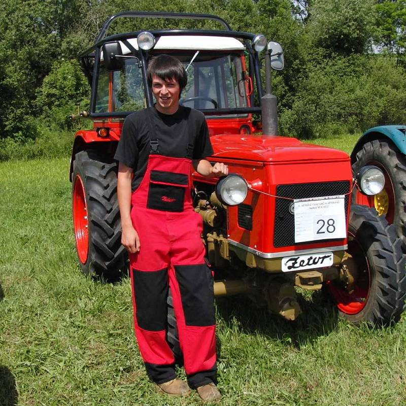 Z premiérového setkání traktorů v Sedlicích. Unikátní Zetor s předním náhonem. Představil nám ho Tomáš Vacek z Úsilova.