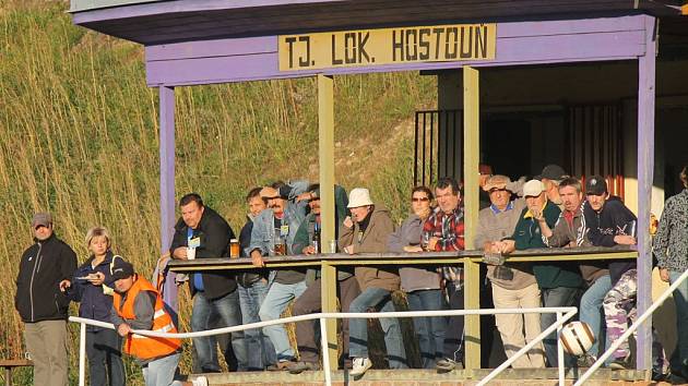 V sousedském derby se v Hostouni utkali fotbalisté domácí Lokomotivy a hostujícího Startu Bělá nad Radbuzou.