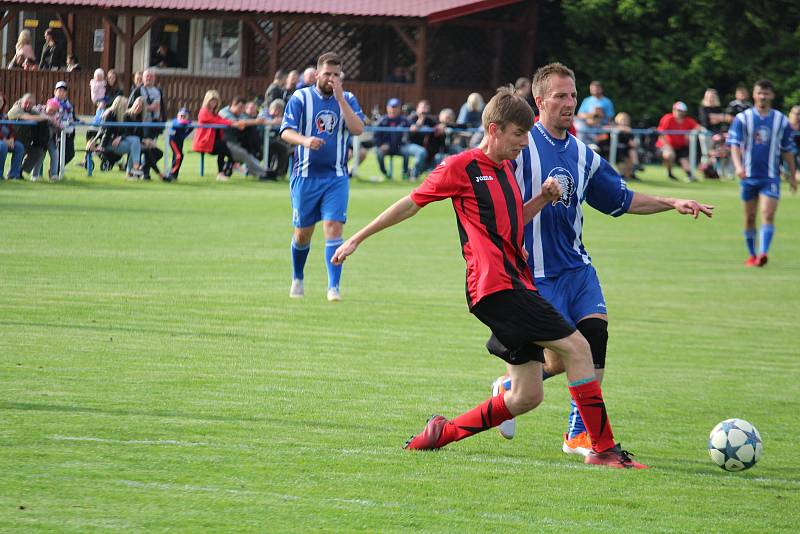 Staňkovští fotbalisté zdolali hokejisty Plzně 4:2.