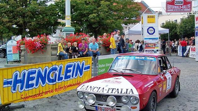 Na startu nebudou ani letos chybět automobily, které ve své době kralovaly na tratích světových rallye, jako tato Lancia Fulvia HF.