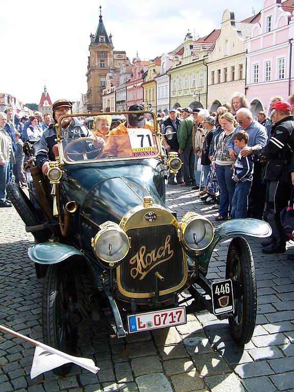 Trasu domažlické veteránské jízdy zdárně zvládl také automobil značky Horch vyrobený v roce 1911. Foto: Jan Pek